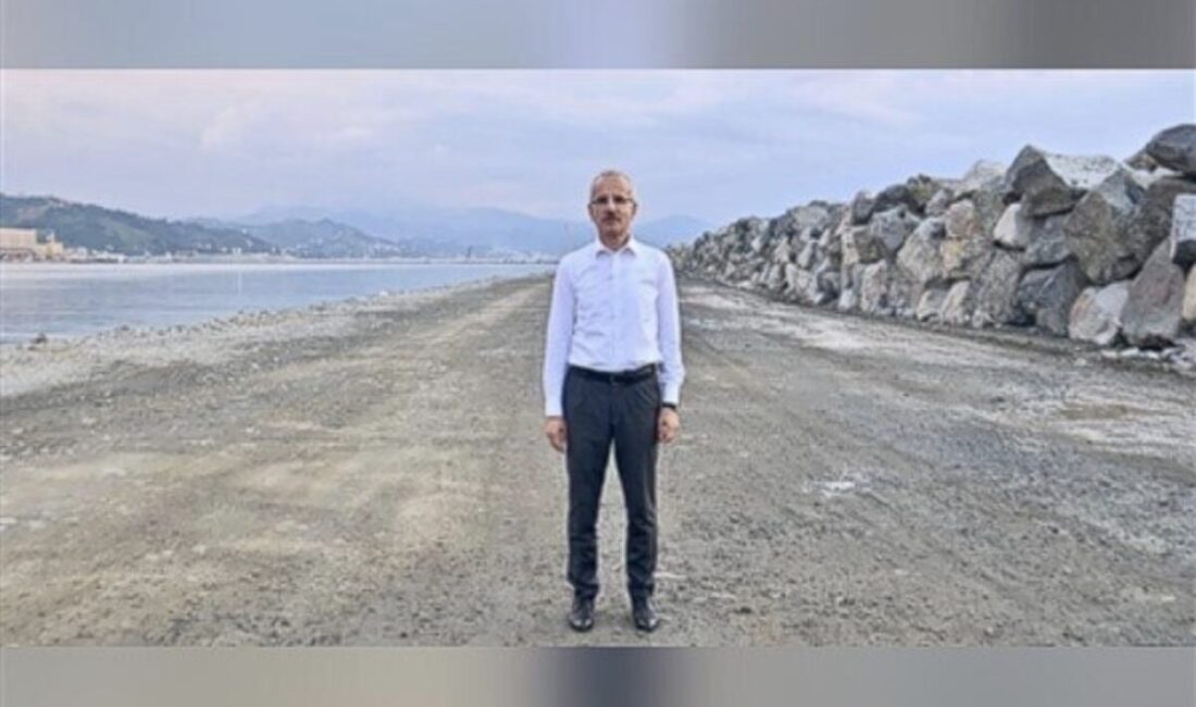 Ulaştırma ve Altyapı Bakanı Abdülkadir Uraloğlu, Karadeniz’de gerçekleştirilen RAPID gemisi