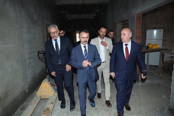 Kocaeli Valisi İlhami Aktaş, Darıca ilçesinin mahalle muhtarlarıyla bir toplantı