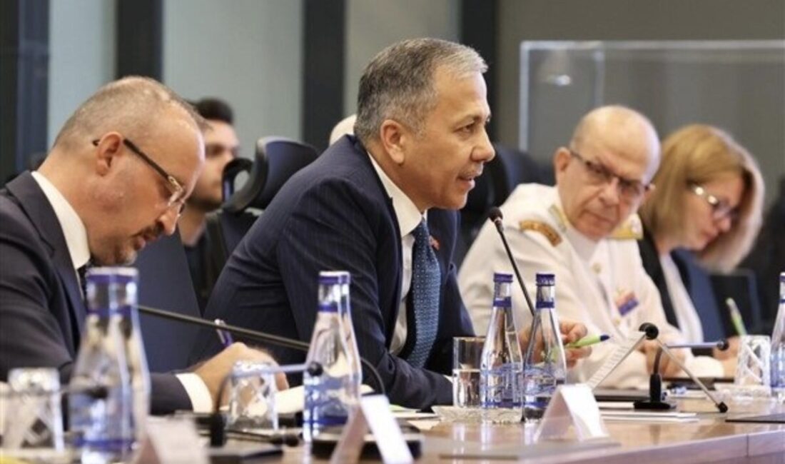 İçişleri Bakanı Ali Yerlikaya, 41 ilde “nitelikli dolandırıcılık şebekelerine” yönelik