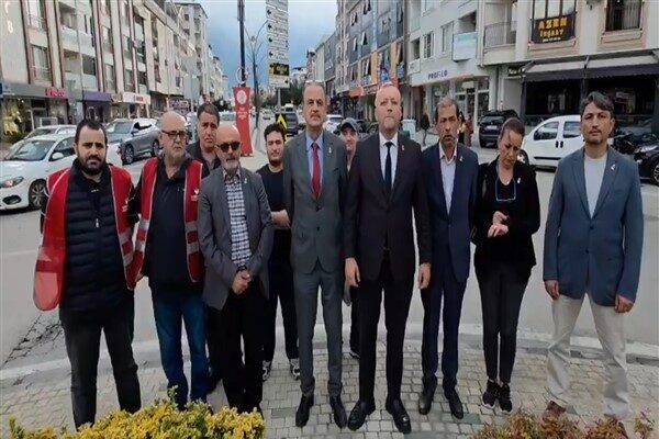 İl Başkanı Mahmut Atilla ve ilçe yöneticileri, ilçede halkla, esnafla