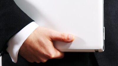 Kamuyu Aydınlatma Platformuna (KAP) yapılan açıklamada, Gamze Uçar'ın, 01.11.2025 tarihi