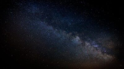 Samanyolu’nun devasa kara deliğinin bir patlama ateşlemesi izleniyor Bu gözlemlerin yeni modellemesi, bilim insanlarının kara deliklerin bu parlamaları